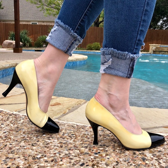 Salvatore Ferragamo Shoes - ~Salvatore Ferragamo~ size 7 heels cream and black